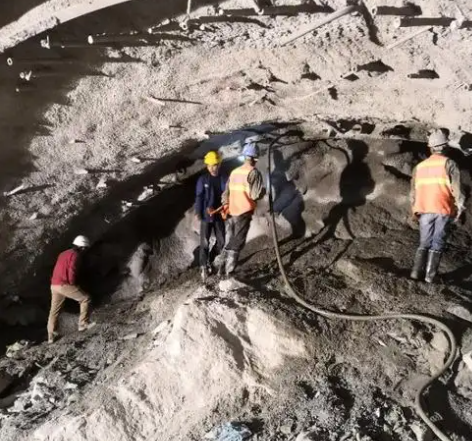 华州隧道拱顶带模注浆料，微膨胀注浆料的特点及施工工艺